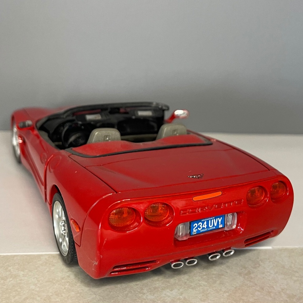1997 Chevrolet Corvette model made by Burago, 1:18 Scale